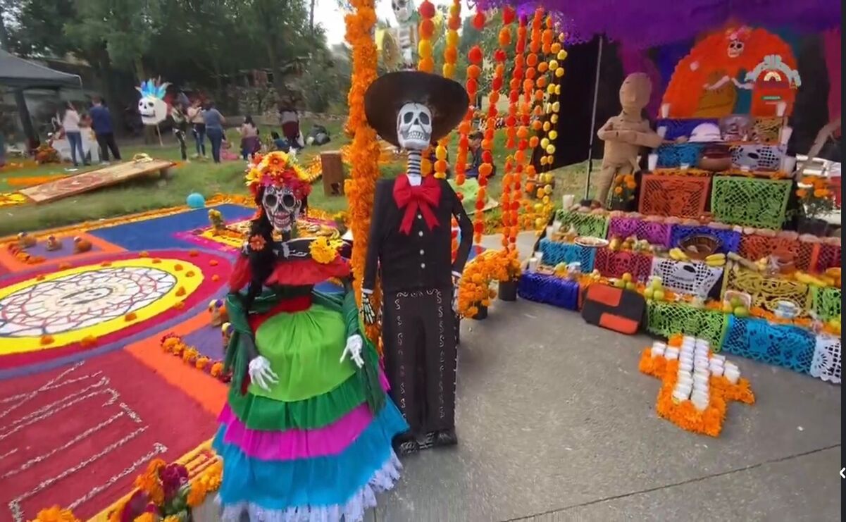 Catrinas y comparsas desfilan por las calles de Valle de Chalco durante la Muerteada Xico 2024 / Foto: Especial