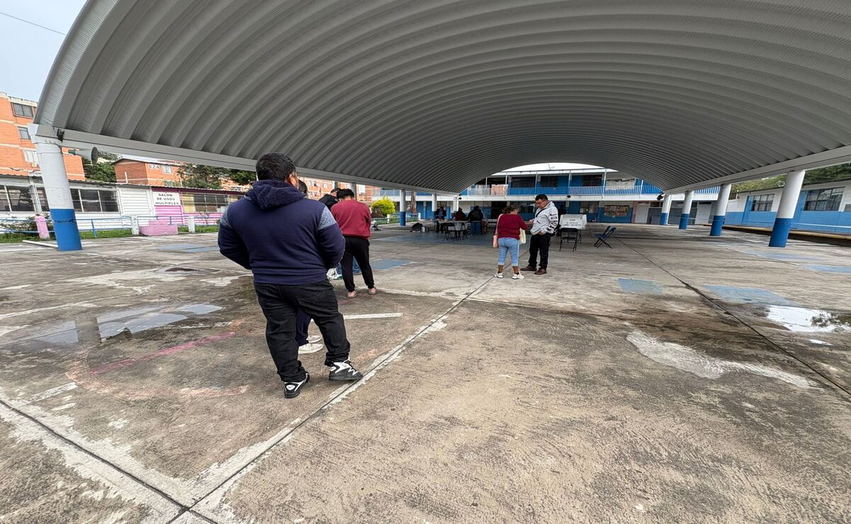 La casilla de la sección 884 del Instituto Nacional Electoral (INE), terminó de ser instalada a las 8:29 de la mañana. Foto: Arturo Contreras / El Universal Estado de México