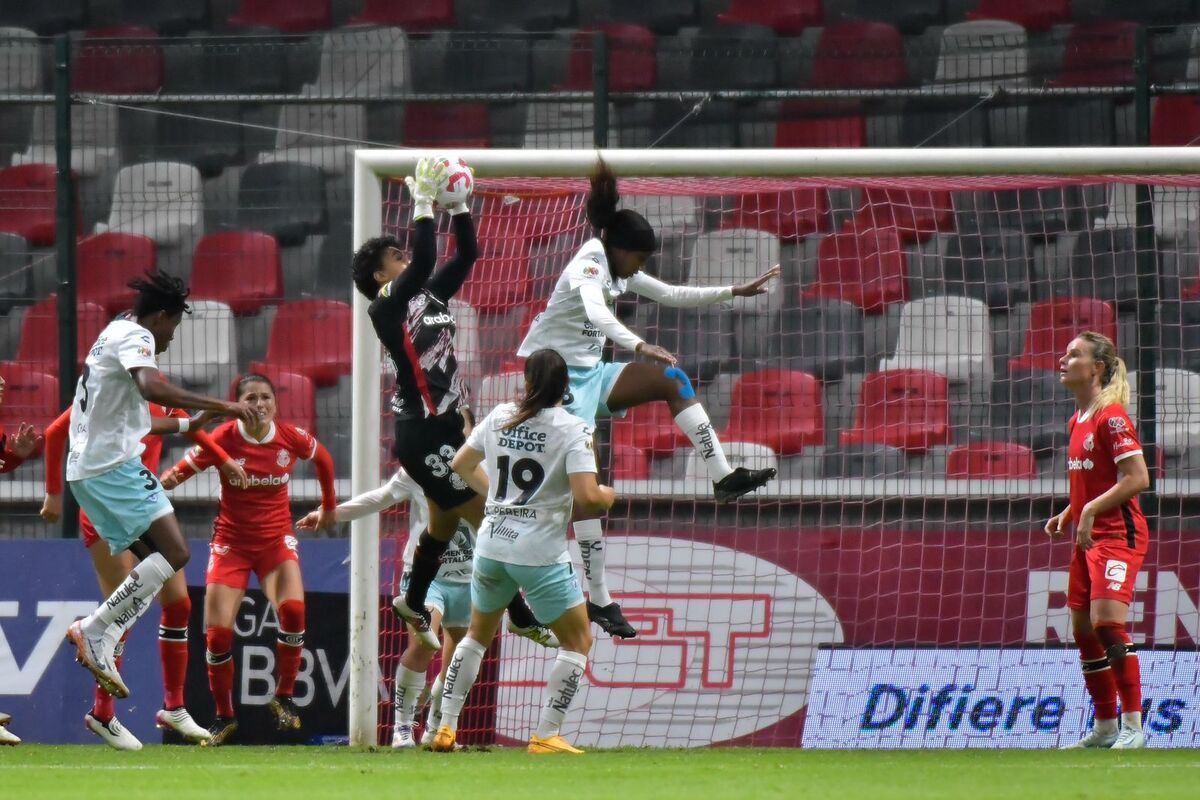 Diablas Rojas del Toluca pierden en casa al caer 3-1 ante Pachuca.