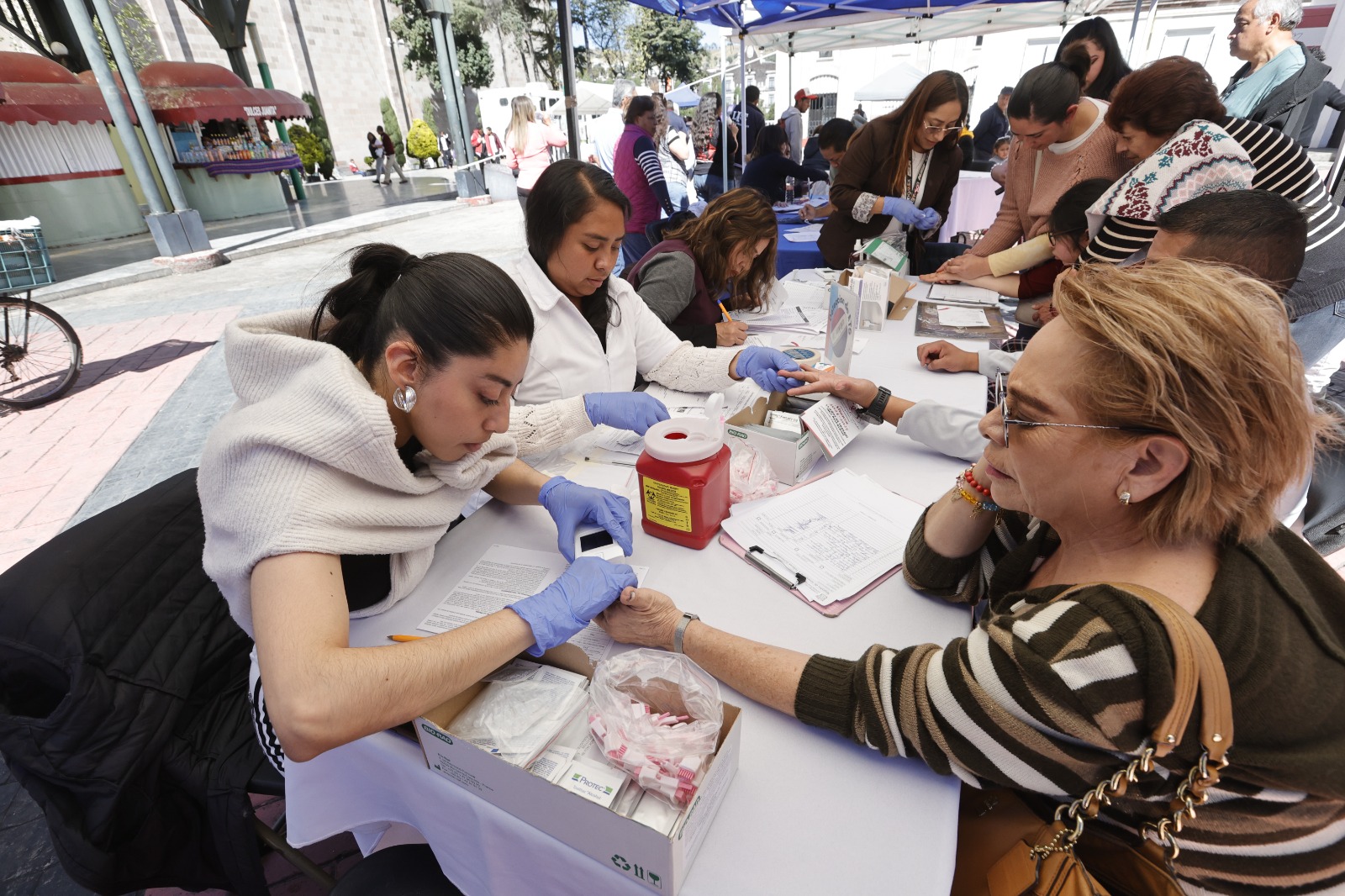La campaña involucró la participación de un gran número de profesionales de la salud, unidades móviles y equipos de refrigeración. Foto Jorge Alvarado
