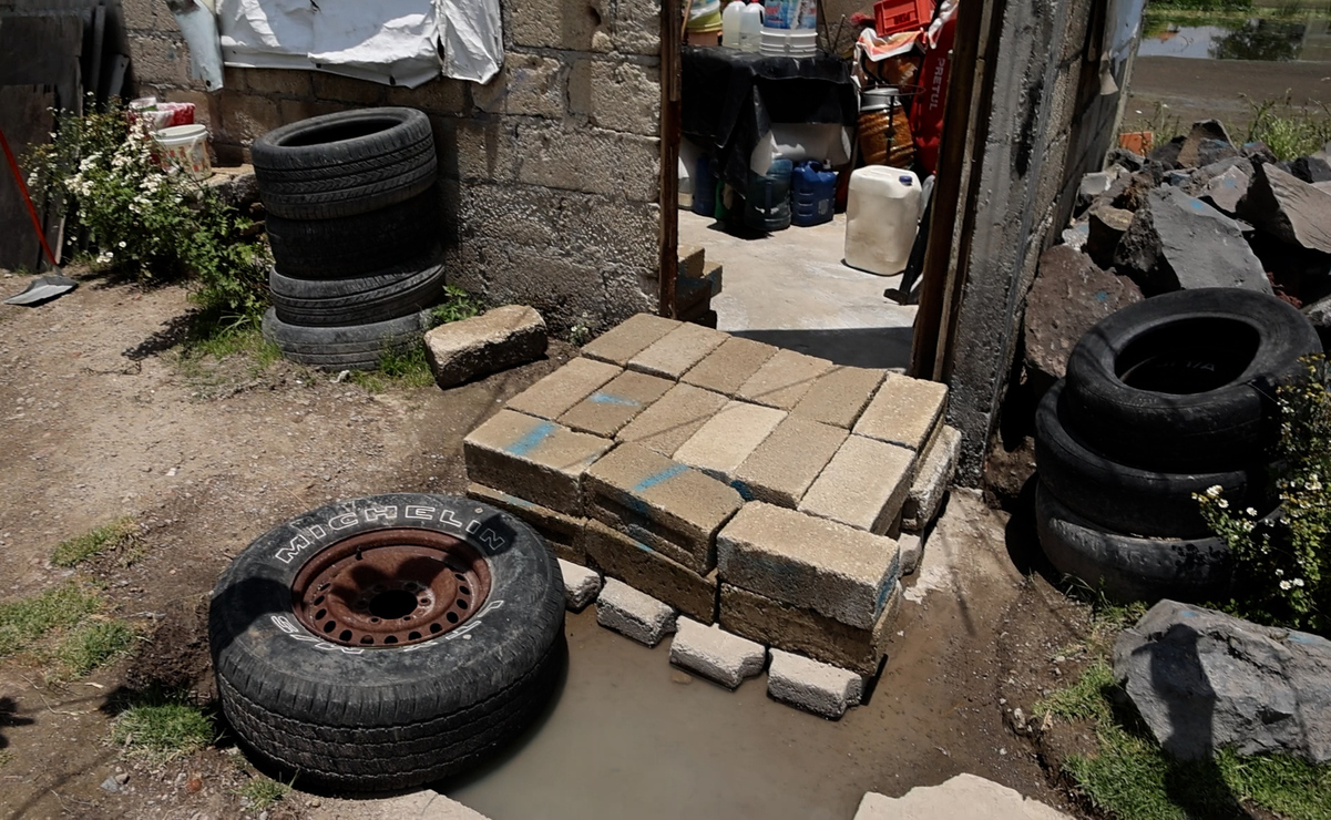 Los niveles del agua, que en años anteriores apenas rebasaban los 10 centímetros durante la temporada de lluvias,  ahora alcanza hasta un metro de altura. Foto: Sergio García / El Universal Estado de México
