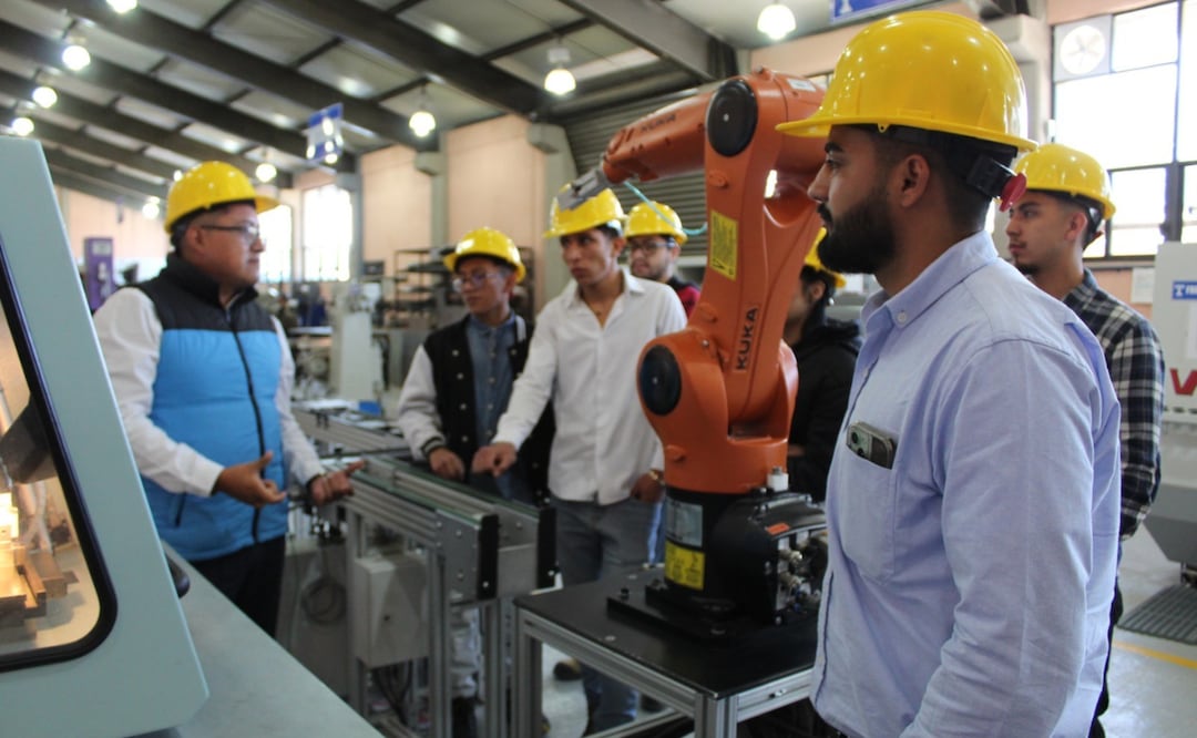 Estudiantes del TESCI ahora tienen la oportunidad de formarse en Ingeniería en Semiconductores, una carrera clave para el desarrollo tecnológico Foto: Especial