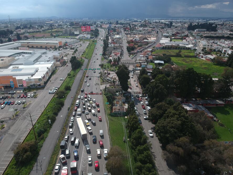 Tras 15 días anegados, vecinos demandan intervención de autoridades locales / Foto Alejandro Vargas EL UNIVERSAL