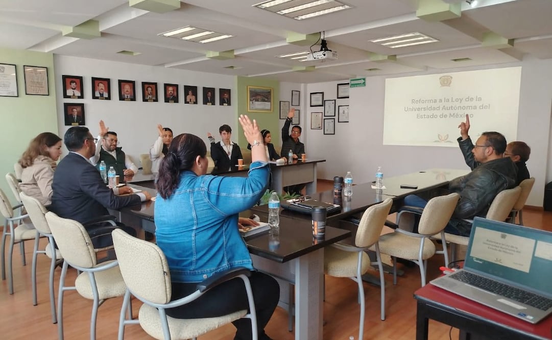 La nueva propuesta contempla el establecimiento del voto universal, directo, secreto y vinculante para elegir autoridades. Foto Especial