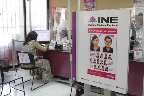 Piden actualizar la credencial de elector para evitar problemas al querer realizar trámites ante instituciones públicas o privadas. Foto Especial