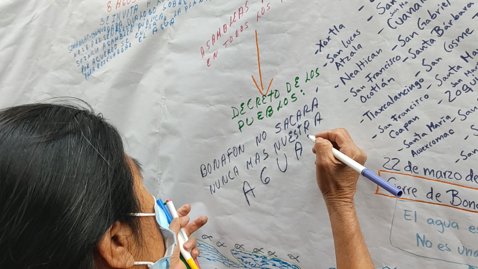 Las luchas y protestas en las que han participado activamente las mujeres de la Asamblea de los Pueblos Unidos han quedado registradas en la realización independiente de 62 minutos. Foto Especial