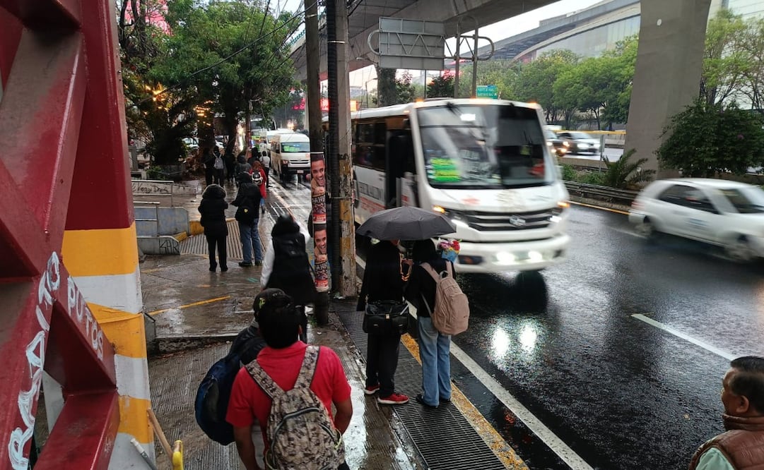 La tormenta de esta tarde llegó acompañada de fuertes descargas eléctricas en diversos puntos del Valle de México. Foto Especial