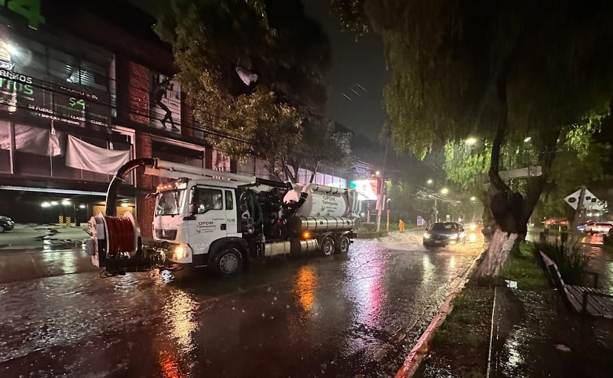 Inundaciones y caos vial en Tlalne, Tultitlán y C. Izcalli tras fuerte tormenta dominical