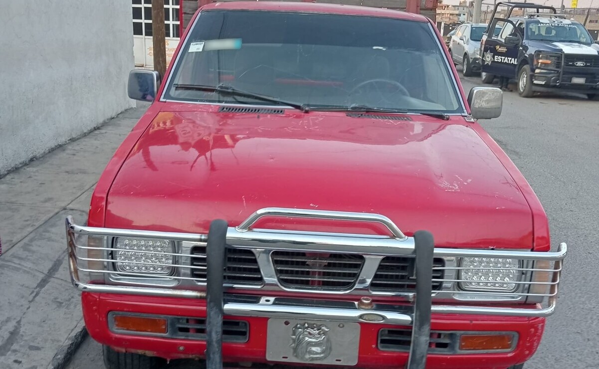 Mediante un despliegue operativo en la zona, se logró encontrar la unidad Nissan Estaquitas, en la cual viajaban dos personas. Foto: Especial