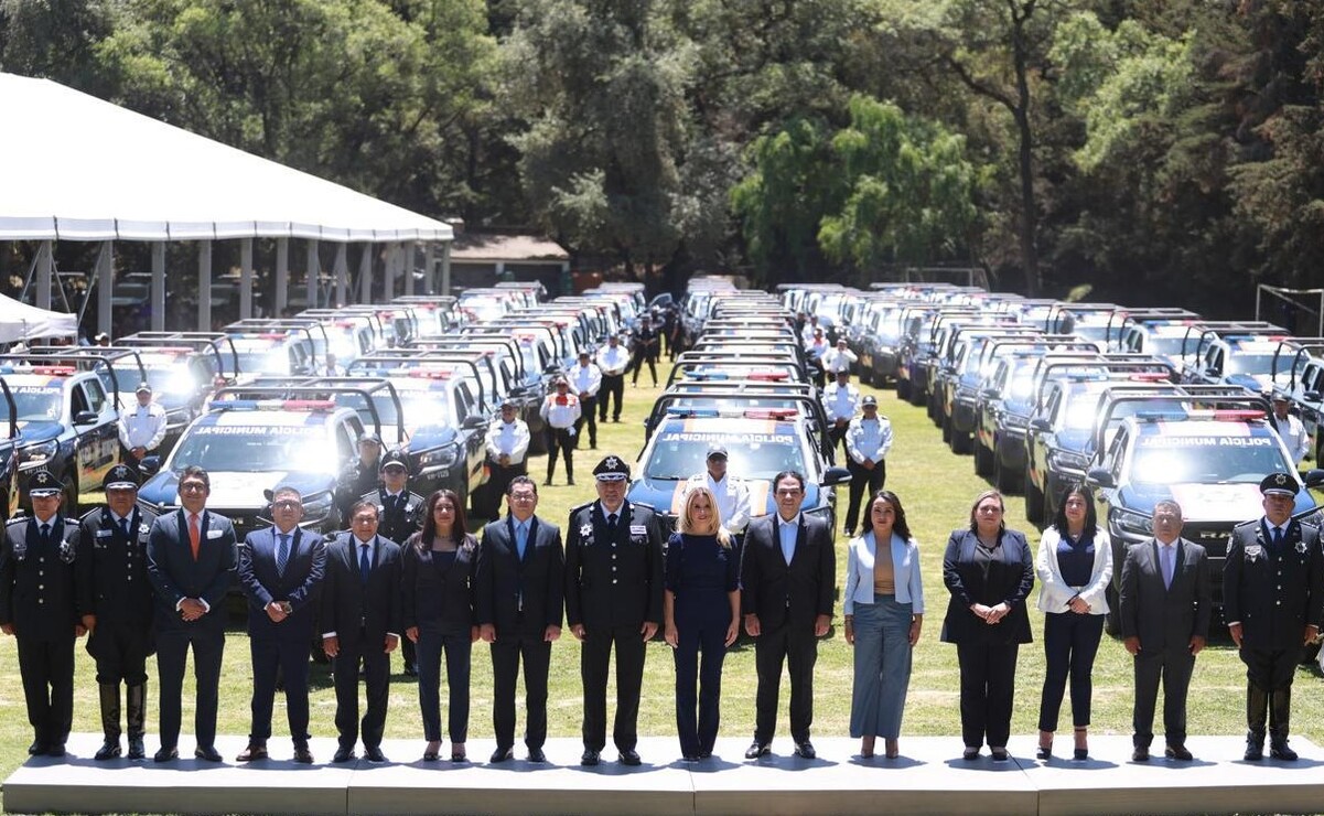 Por sus primeros 100 días de gobierno, la alcaldesa Romina Contreras entregó 100 patrullas nuevas en Huixquilucan. Foto: Especial