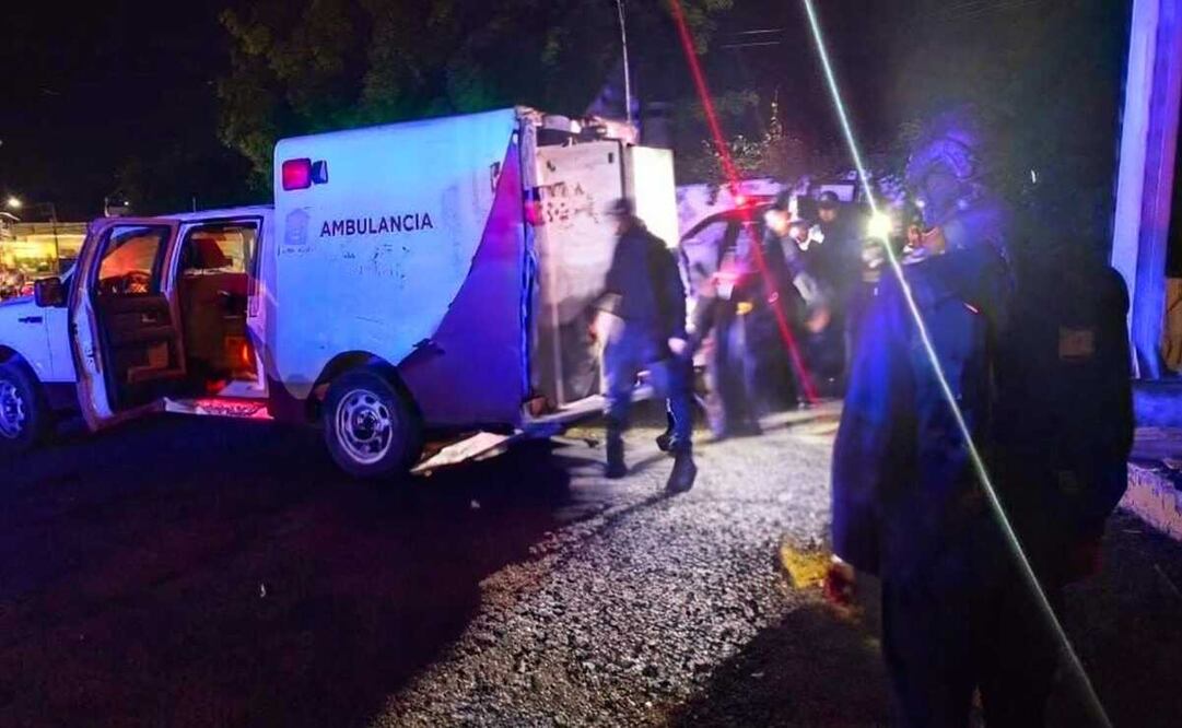 Personal del área de homicidios de la FGJEM realizaron las diligencias de ley y ordenaron el levantamiento y traslado del cuerpo. Foto: Especial