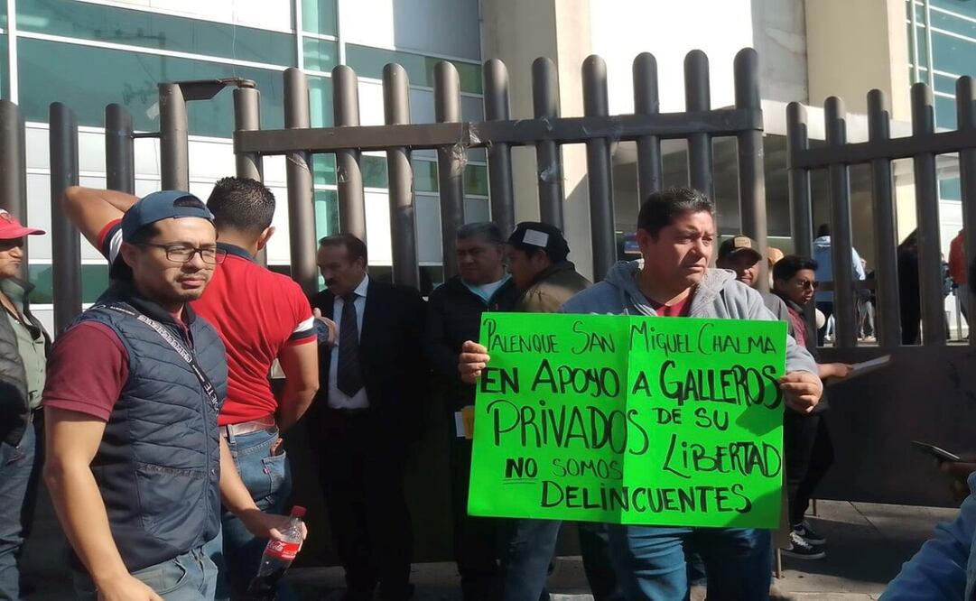 36 gallos de pelea fueron rescatados tras el cateo en el predio de la Nueva San Rafael, Naucalpan / Foto Especial