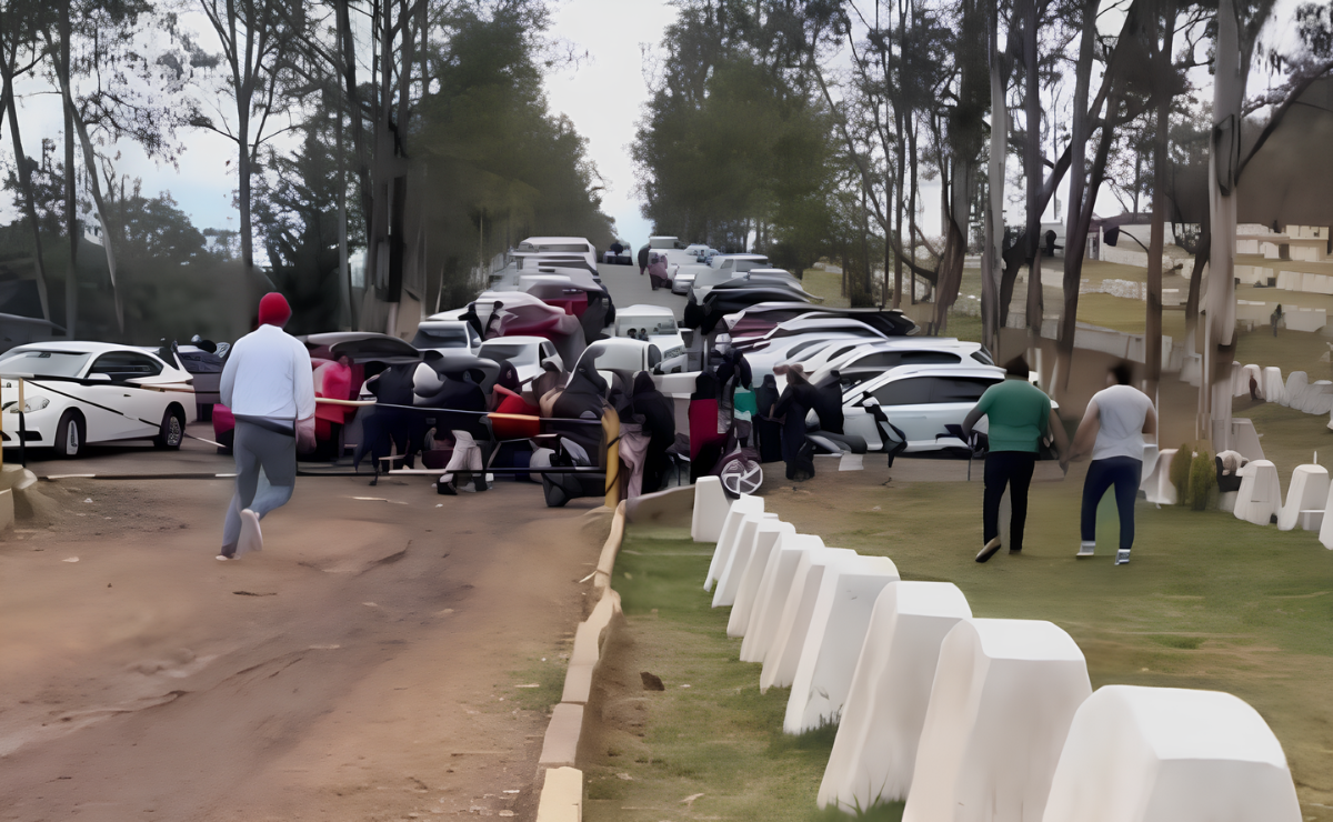 La pelea por un cajón de estacionamiento en el cementerio de Naucalpan sorprendió a las autoridades locales. Foto: Especial