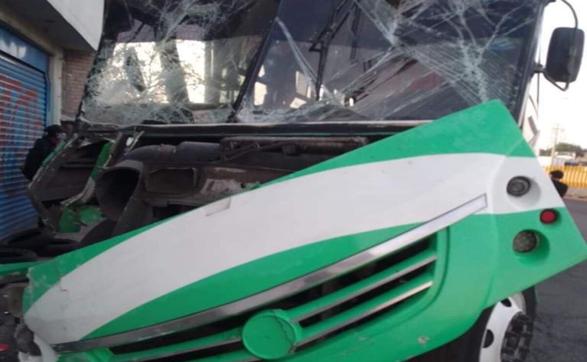 El choque de una unidad de transporte en Valle de Chalco resultó en 10 personas heridas, que ya son atendidas. Foto: Especial.