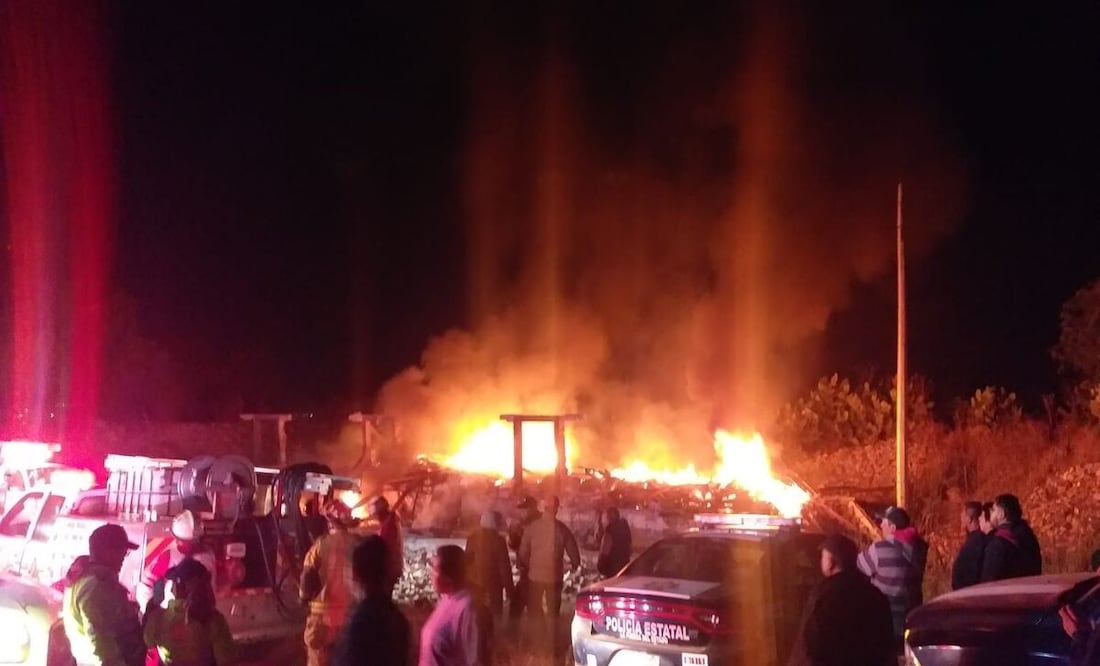 Según el reporte de Protección Civil del Estado de México, el accidente se reportó antes de las 23:00 horas del sábado. Foto: Especial