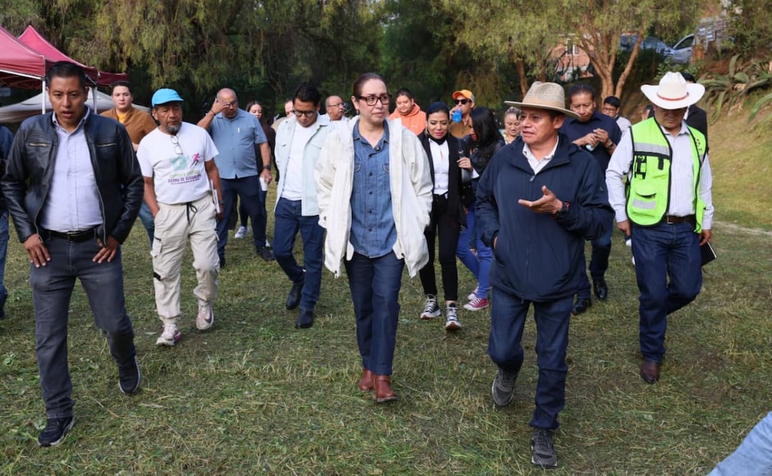 La alcaldesa Azucena Cisneros Coss encabezó un recorrido por la barranca del Ehécatl para supervisar los avances del exitoso proyecto de rescate ambiental. Foto Especial