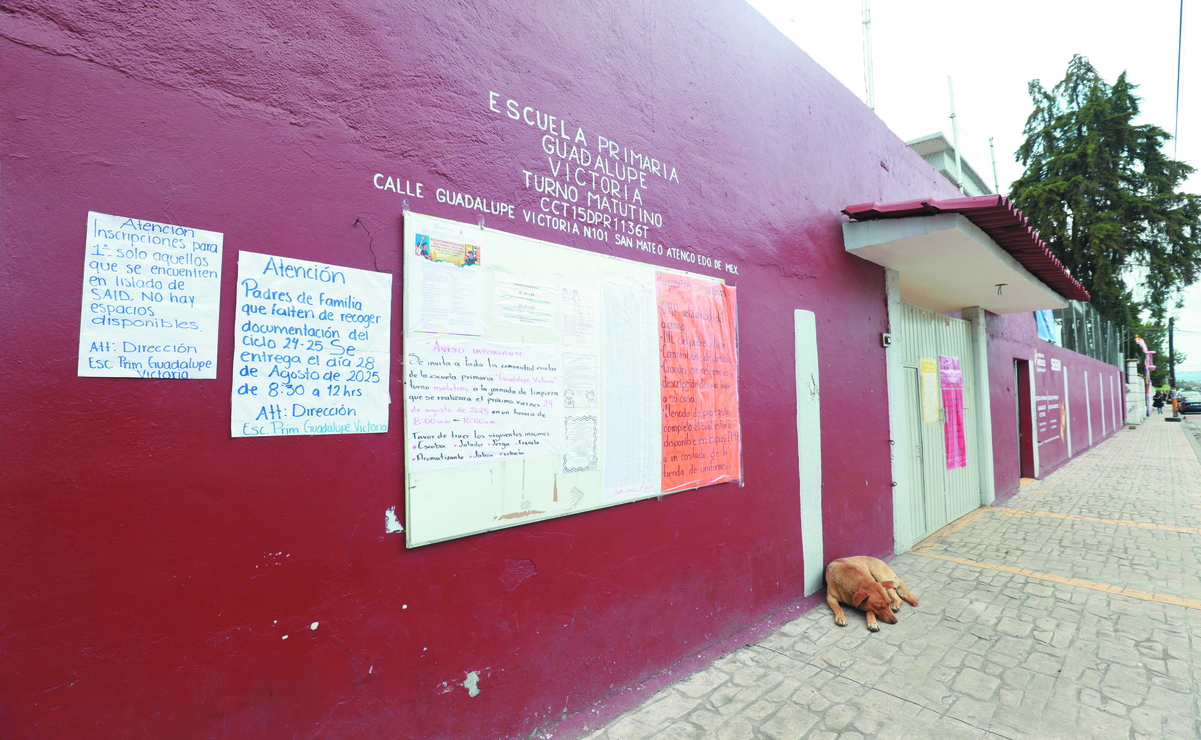 Padres de familia denuncian que algunas escuelas condicionan la inscripción de alumnos al pago de cuotas / Foto Alejandro Vargas