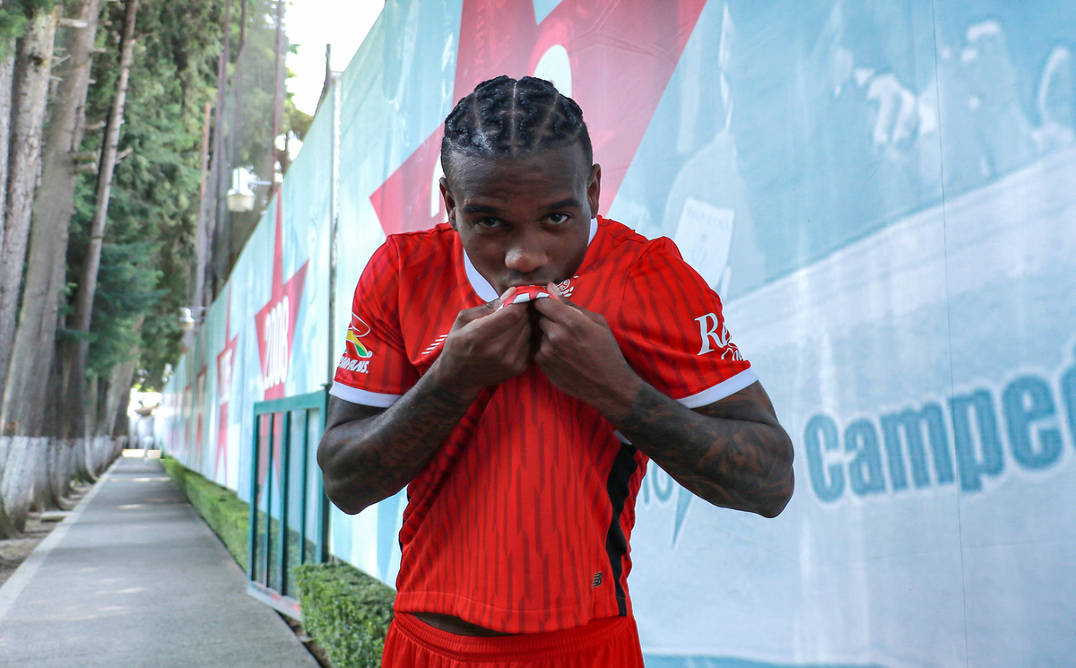 Helinho llega proveniente del conjunto Bragantino de Brasil, siendo una pieza clave en la línea ofensiva escarlata. Foto: Especial