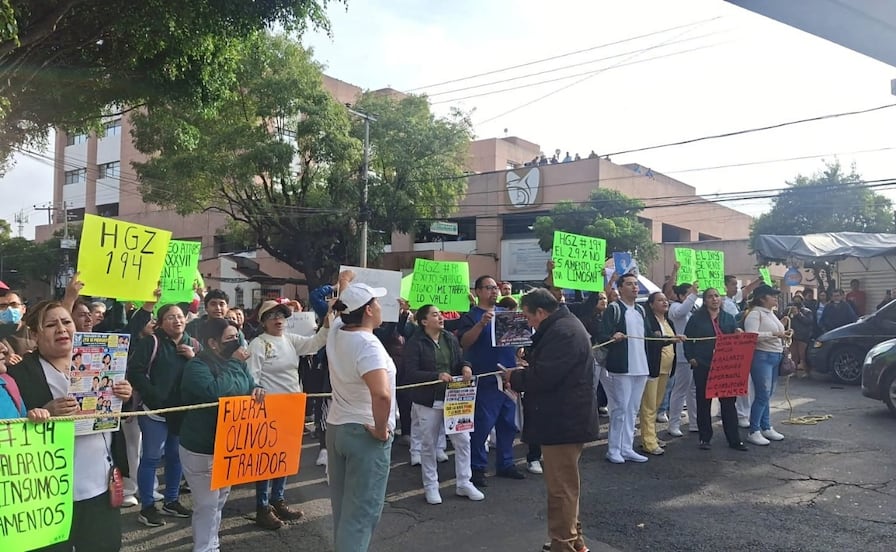 Empleados del IMSS toman las calles de Naucalpan