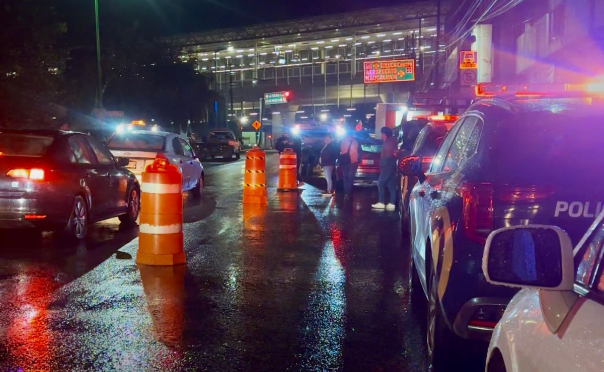 Elementos de vialidad en Toluca aplicando el programa "Conduce sin Alcohol". Este fin de semana, sus esfuerzos resultaron en 33 detenciones para prevenir accidentes. Foto: Especial