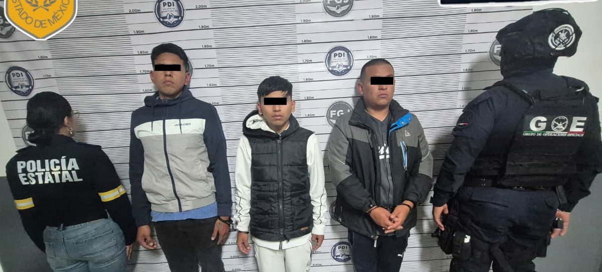 Aseguran cocaína, marihuana y cristal a tres presuntos narcomenudistas en Naucalpan. Foto: especial