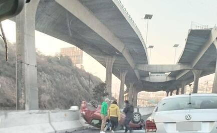 Registra volcadura carriles centrales de Periférico Norte 