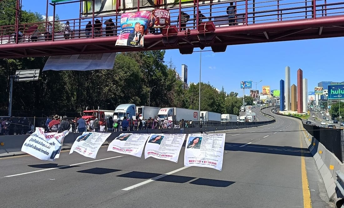 Bloquean carriles centrales de Periférico Norte en Naucalpan / Foto Gisela González