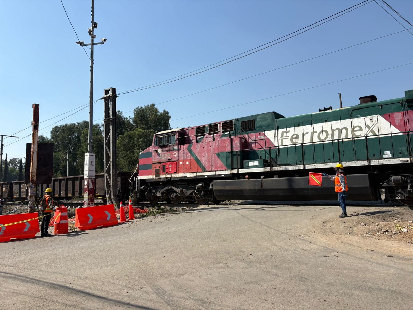 Las labores forman parte de adecuaciones del proyecto del Tren México-Querétaro, en su cruce por los municipios de Cuautitlán México y Cuautitlán Izcalli, en un poblado con diferendo limítrofe. Foto: Arturo Contreras/ El Universal