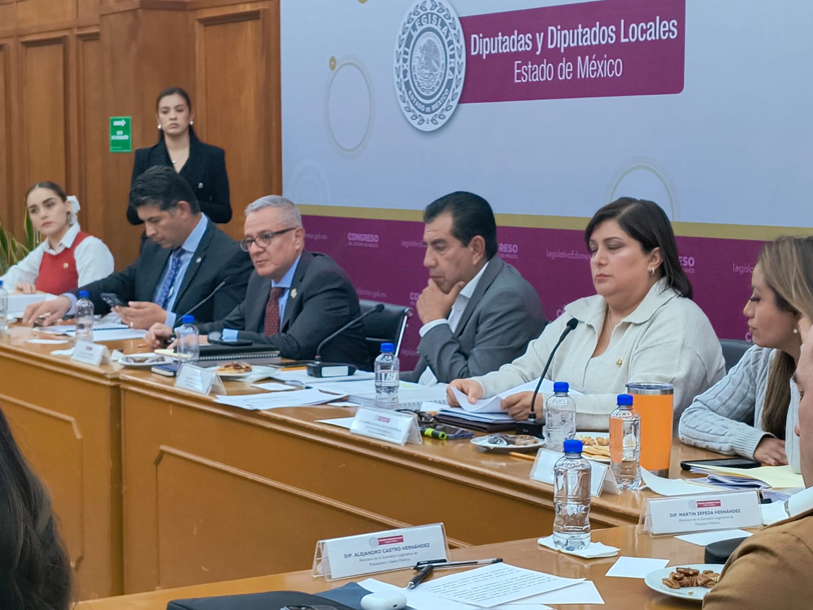 Con el objetivo de mejorar los servicios públicos y fortalecer las finanzas estatales, el Estado de México aprobó un nuevo Paquete Fiscal para el año 2025. Foto Especial