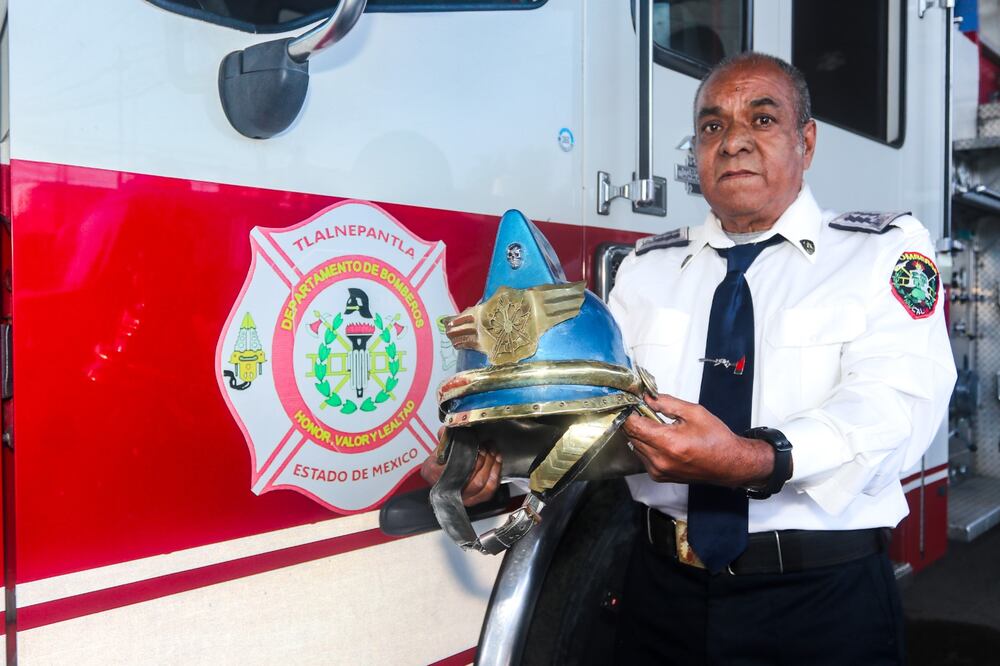 En aquel entonces, Rubén Vega González lideró uno de los turnos en la estación de bomberos de Cuautitlán. Foto Axel Sánchez/ EL UNIVERSAL