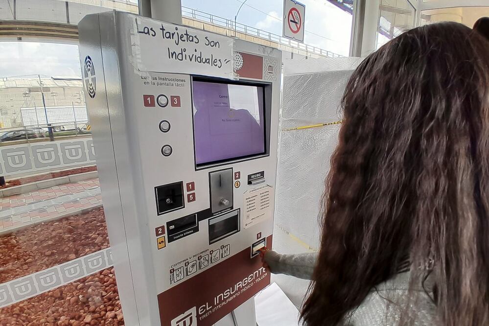 Las personas que no traigan su tarjeta para el Tren Interurbano deberán comprar su boleto. Foto Especial