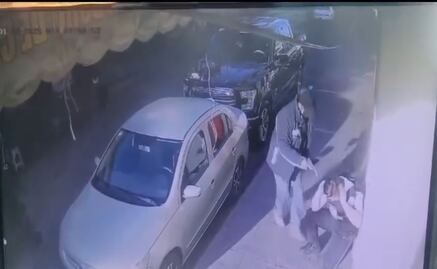 VIDEO: Asaltan a custodios en un banco a plena luz del día en Santiago Tianguistenco