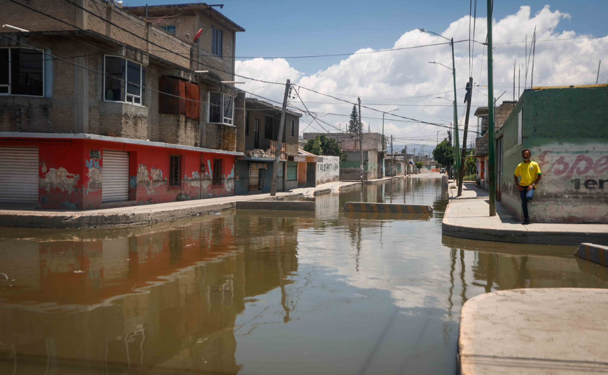 Justo antes del gran día: Las calles de Chalco, como las de Culturas de México y Jacalones 2, se inundan con aguas negras, aumentando la tensión previa a la inauguración del Colector Solidaridad. Foto: Diego Simón