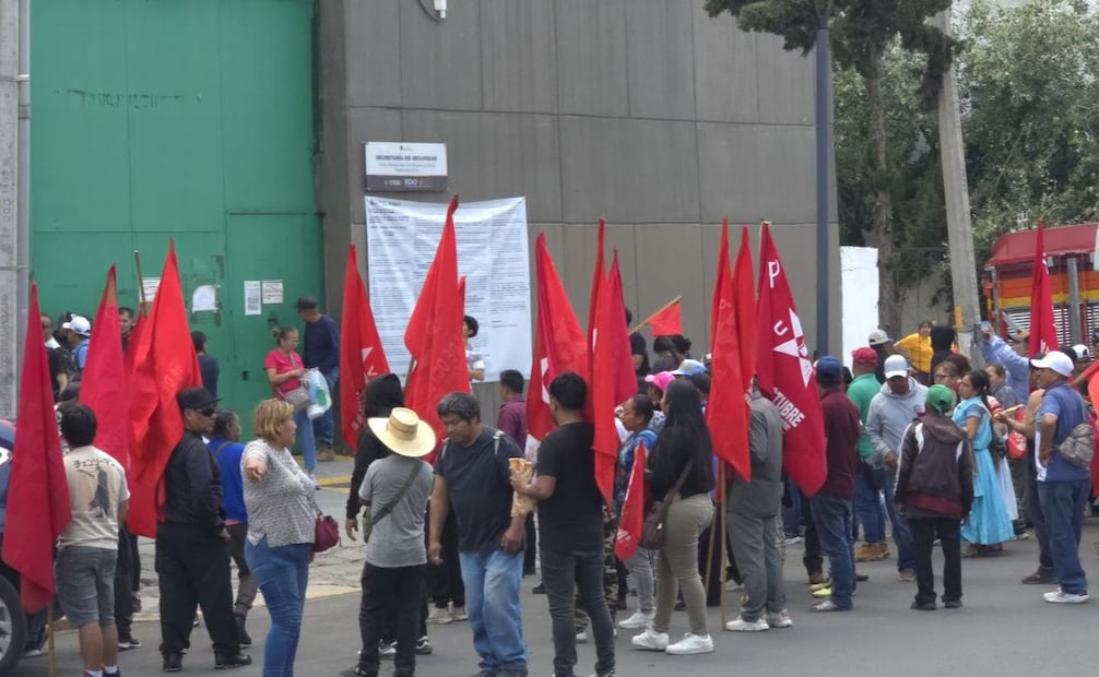 Representantes de comunidades Triquis y organizaciones de Toluca e Izcalli se sumaron a la protesta. Foto Especial