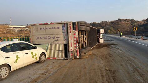 Doble accidente en la México-Puebla desquicia el tráfico hacia la CDMX