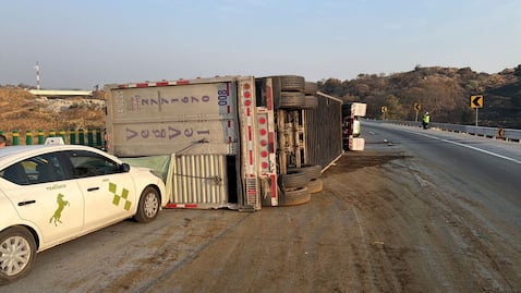 Doble accidente en la México-Puebla desquicia el tráfico hacia la CDMX