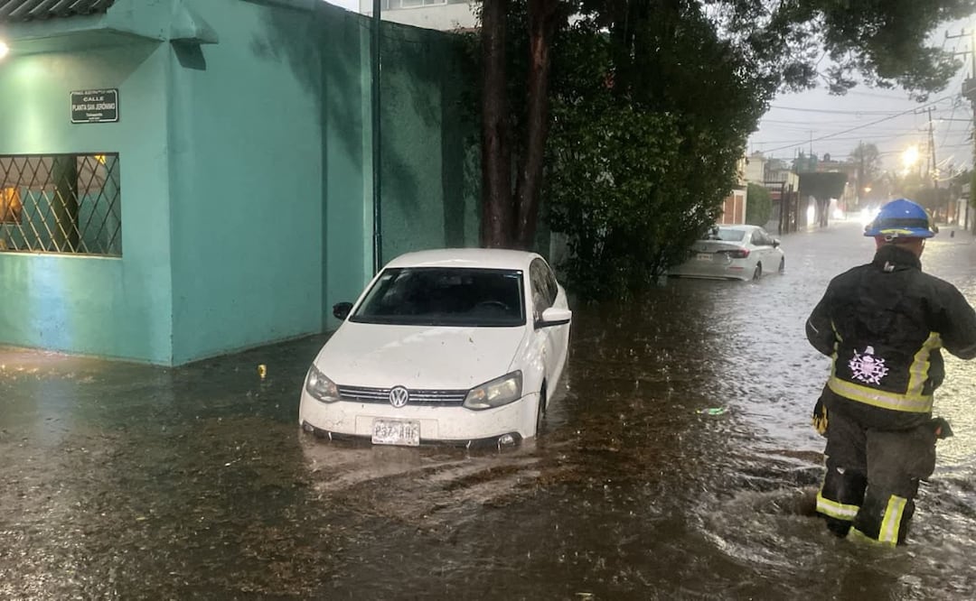 Lluvias colapsan la autopista México-Querétaro y otras vialidades, causando encharcamientos y caos vial en el Edomex. Foto: Especial