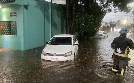 Lluvias provocan encharcamientos y caos vial en Tlalnepantla, Naucalpan y Cuautitlán Izcalli