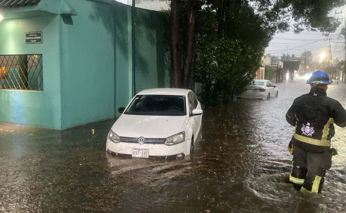Lluvias colapsan la autopista México-Querétaro y otras vialidades, causando encharcamientos y caos vial en el Edomex. Foto: Especial