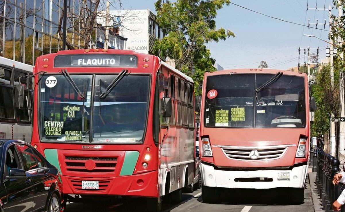 En el Estado de México hay 170 mil concesiones del transporte público. Foto: Archivo