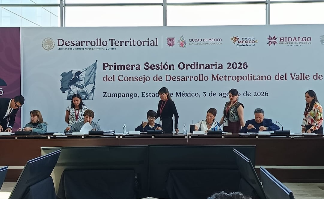 La gobernadora del Estado de México, Delfina Gómez, y el mandatario hidalguense, Julio Menchaca, refrendaron el compromiso regional. Foto Especial