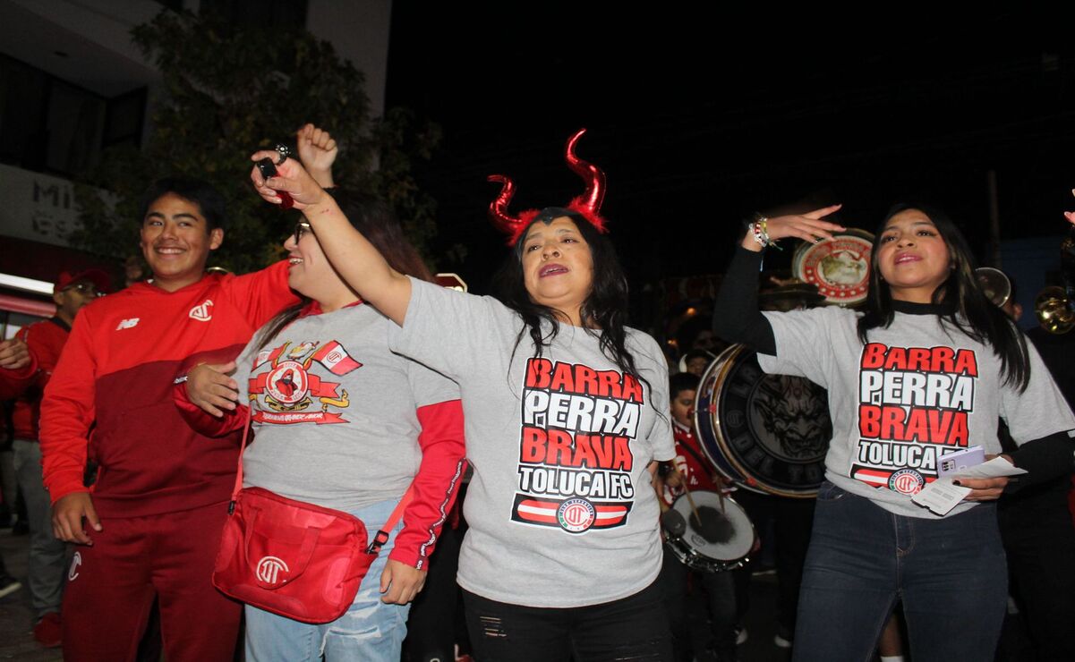 El ser parte de una de las más emblemáticas porras del Toluca es algo que las llena de orgullo / Foto: Karen Aldama