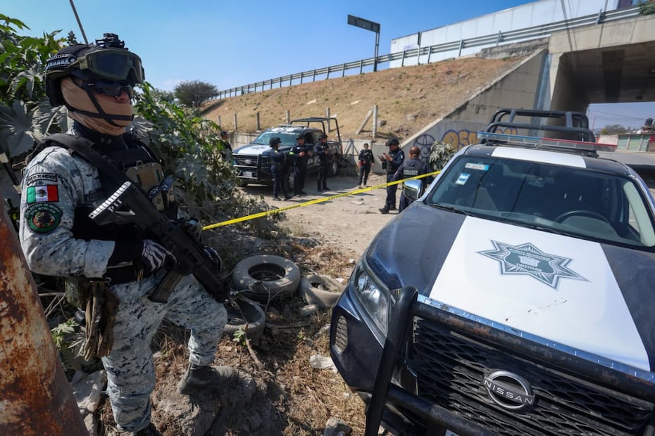 El hallazgo de restos humanos en bolsas de plástico se registró en un camino de terracería cerca del Circuito Exterior Mexiquense. Foto Luis Camacho / El Universal