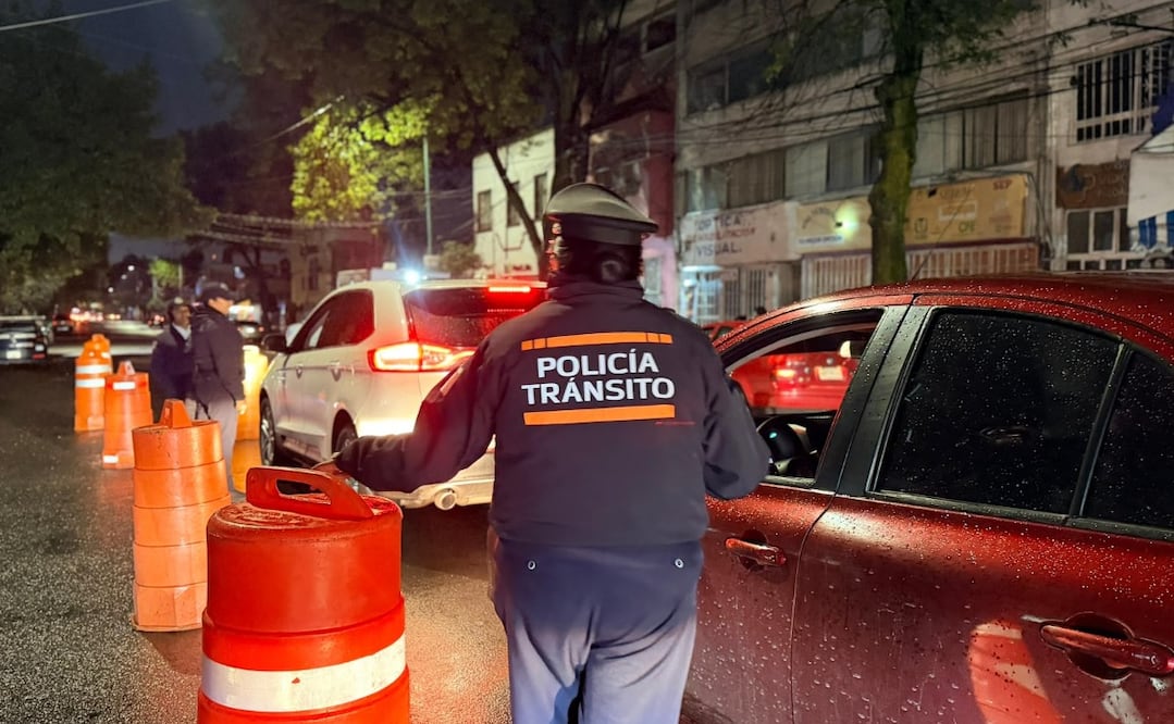 La Dirección General de Seguridad desplegó 97 puntos de revisión contra conductores ebrios en la capital. Foto Especial