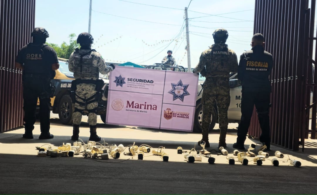 Operativo en Ecatepec: Autoridades retiran cámaras ilegales utilizadas para 'halconeo' por grupos delictivos. Foto: Especial