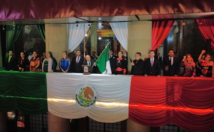 Celebran miles de personas el Grito de Independencia en Tlalnepantla