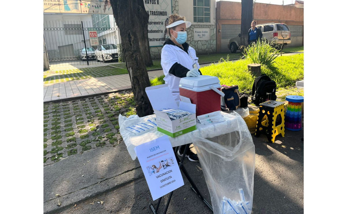 Como parte de la Caravana por el Bienestar Animal, el Instituto de Salud del Estado de México (ISEM) instaló un módulo de vacunación contra la rabia. Foto: Karen Aldama