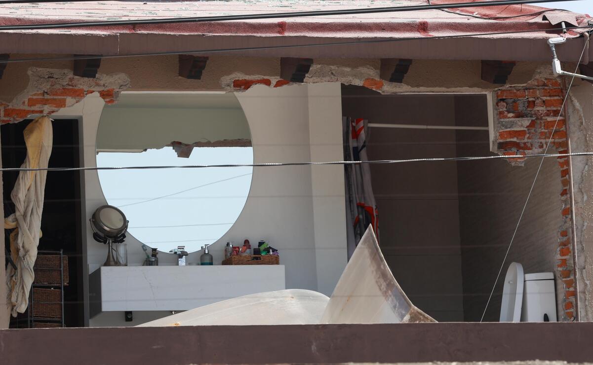 La fuerte explosión daño el baño y las habitaciones de la vivienda ubicada en el Fraccionamiento Los Álamos en Metepec. Foto: Alejandro Vargas / El Universal Edomex
