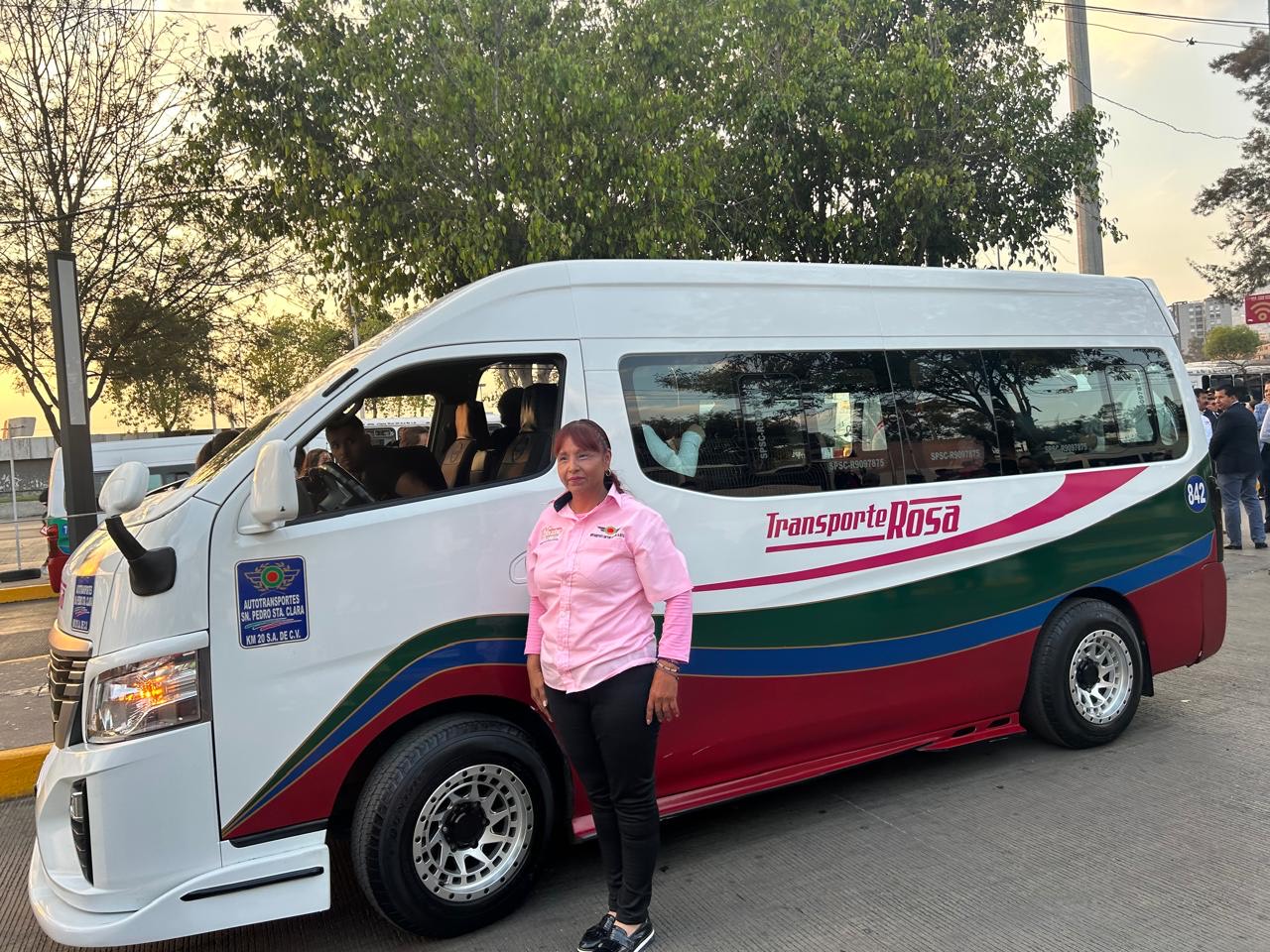 El "Transporte Rosa" busca garantizar un transporte seguro y eficiente para las mujeres, promoviendo la equidad de género. Foto Especial
