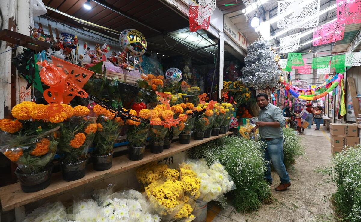 Los ramos de flor de cempasúchil, nube y alelí tienen un costo aproximado de entre 30 y 40 pesos / Foto Alejandro Vargas